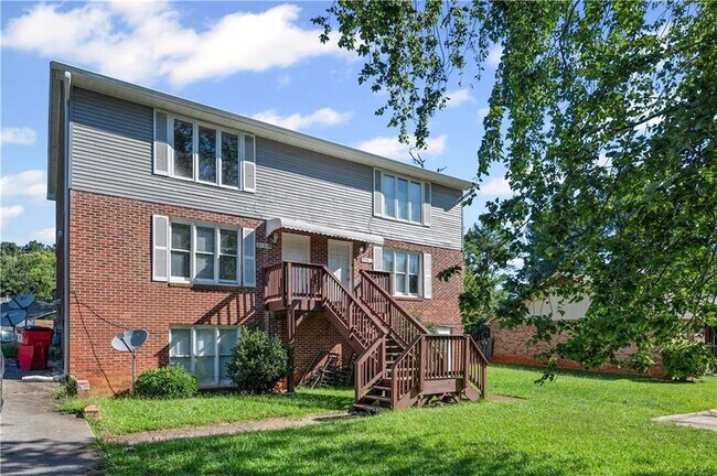 Building Photo - 2124 Fieldstone View Ct SE