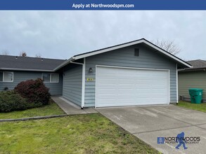 Building Photo - Nice 2 Bedroom 1 Bathroom Duplex-Grants Pass