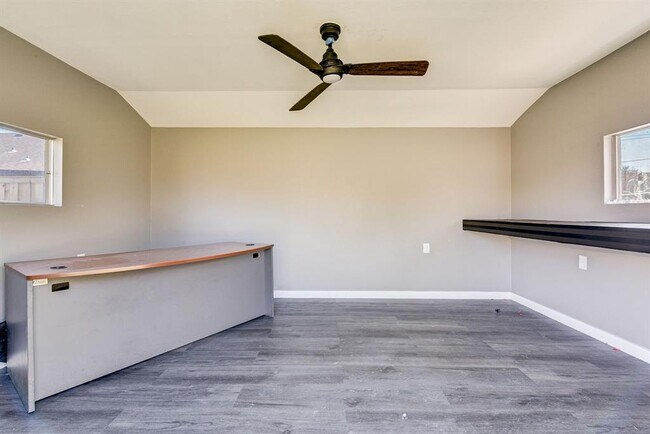 Building Photo - 3730 Sunshine Ln