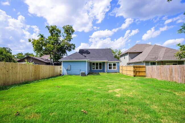 Building Photo - "Charming 3-Bedroom Denison Home with Gran...