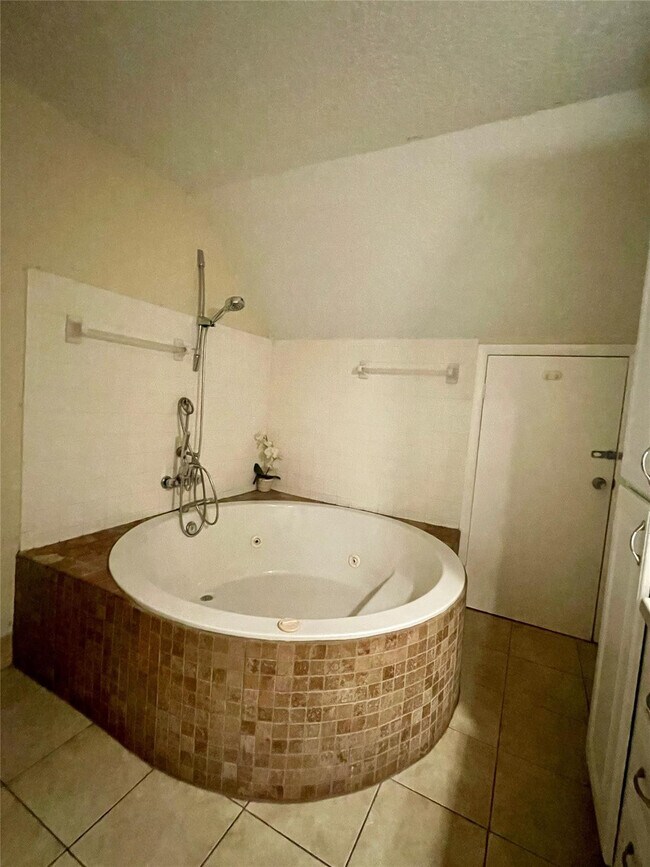 Building Photo - 57 Deer Creek Rd