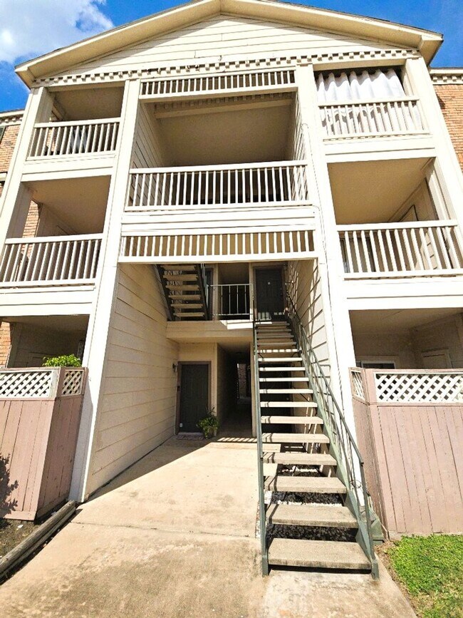 Primary Photo - 2626 Holly Hall St