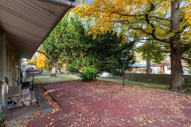 Building Photo - 1040 Bluefield Dr