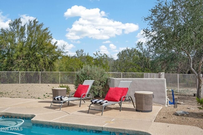 Building Photo - 8001 E Vista Bonita Dr