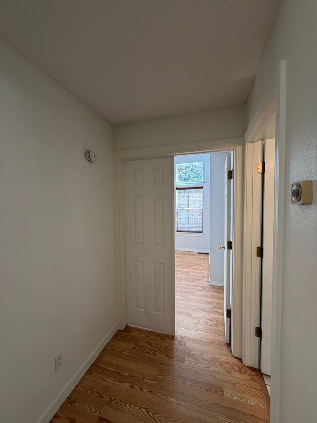 Building Photo - 6517 Glen Oak NE