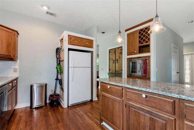 Building Photo - 3978 Pineshore Cir