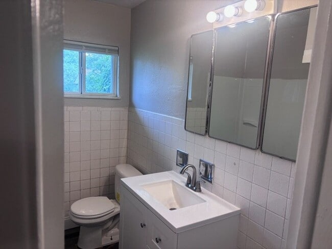 Building Photo - 2377 Hanna Dr