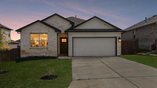 Building Photo - 142 Solitude Dr
