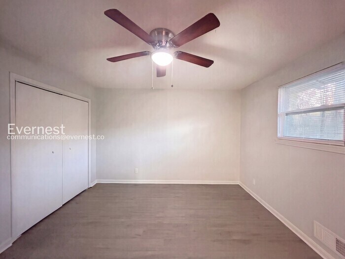 Building Photo - 4365 Stonewall Tell Rd