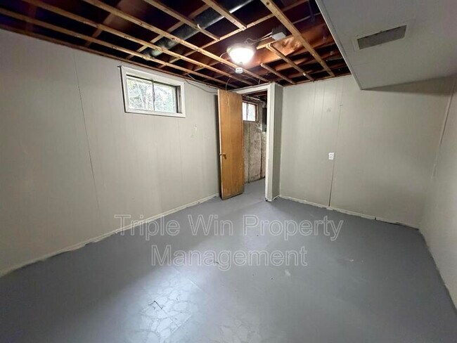 Building Photo - 714 Undercliff Dr