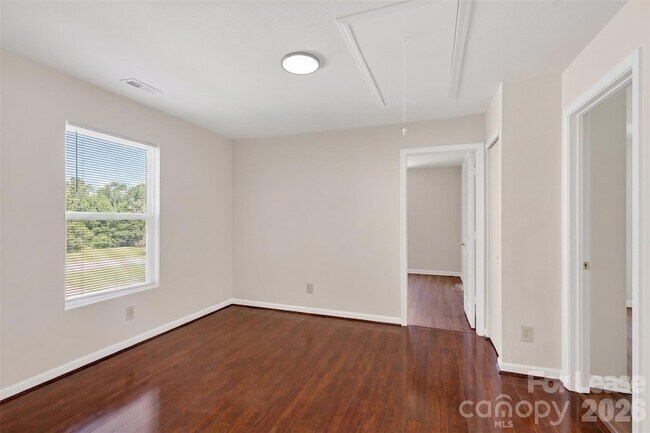 Building Photo - 458 Settlers Ridge Dr