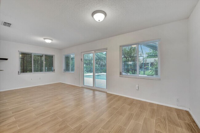 Building Photo - Beautiful 3-Bed / 2 Bath Pool Home in Sara...
