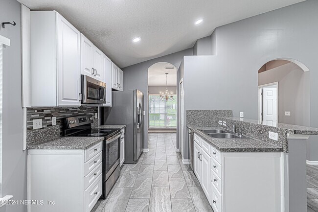 Building Photo - 2243 Trailwood Dr