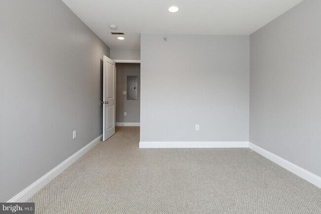 Building Photo - 1940 N Gratz St