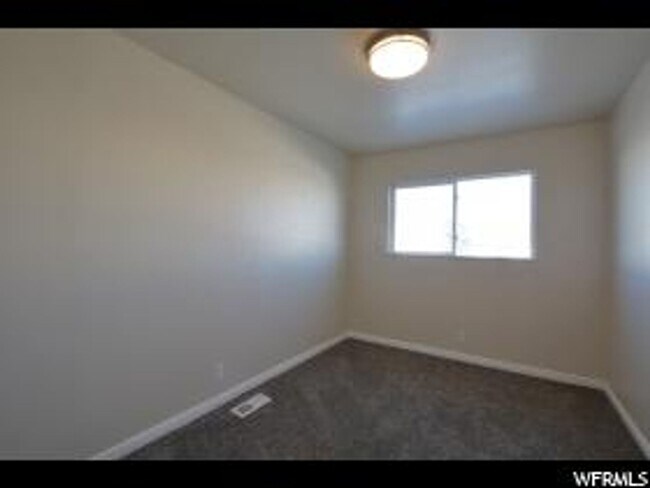 Building Photo - Beautifully Renovated Duplex in Salt Lake City