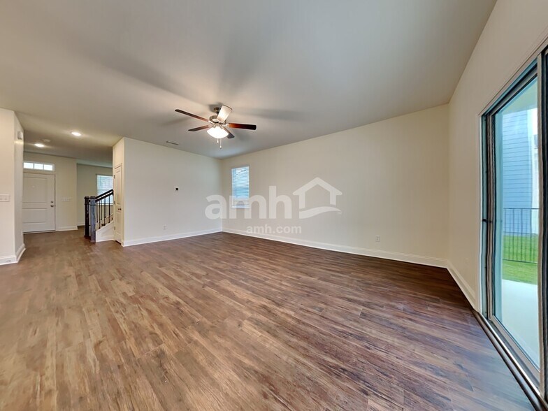 Building Photo - 380 Banyan Frst Dr