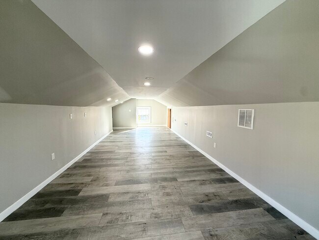 Building Photo - 41 Howe St