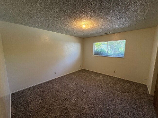 Building Photo - 4144