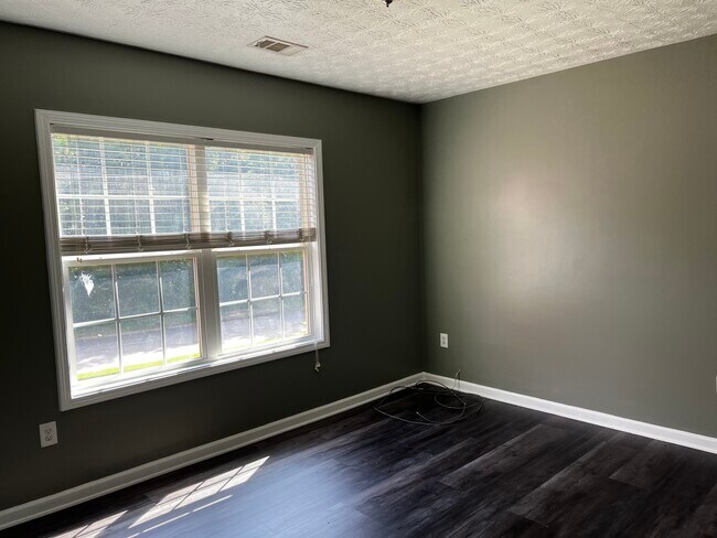 Building Photo - 65 Sampson Ct