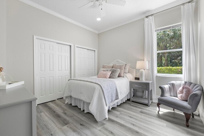 Building Photo - 856 Forest Glen Ln