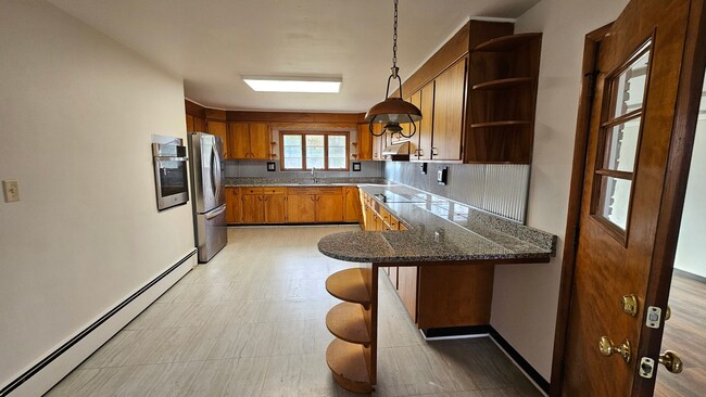 Building Photo - Large 3 Bedroom on Two Acres!