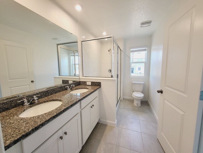Building Photo - 3 Bedroom 2.5 Bathroom Townhome For Rent with 1 car garage in Kissimmee - NEAR DISNEY!