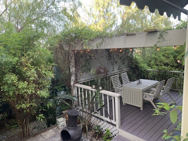 Building Photo - 2026 Holly Hill Ter