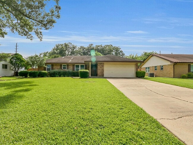 Building Photo - 805 Bluebonnet Ln