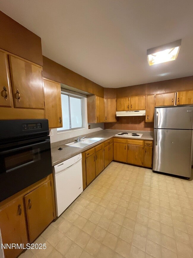 Building Photo - 4600 Azalea Dr