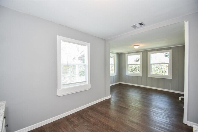 Building Photo - 7334 Mountbatten Rd