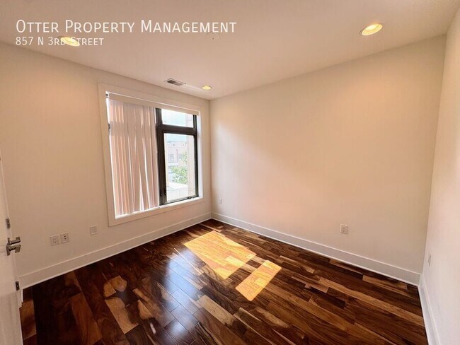 Building Photo - 857 N 3rd St