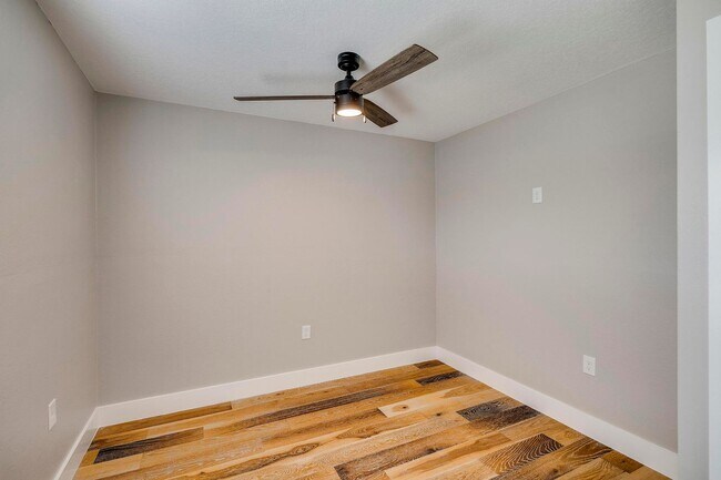 Building Photo - 349-wr