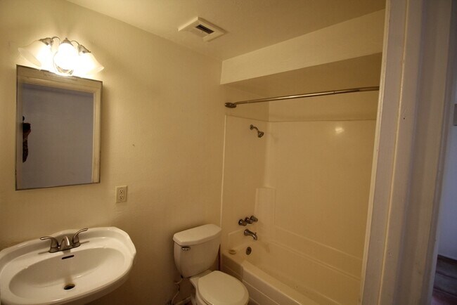 Building Photo - 2665 N Leah Pl