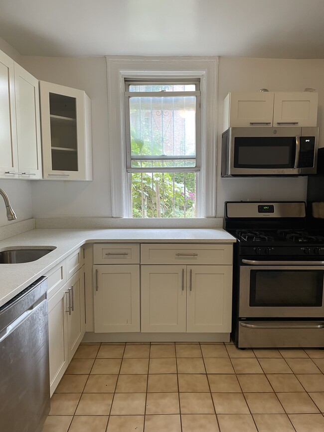 Building Photo - 3240 Cambridge Ave