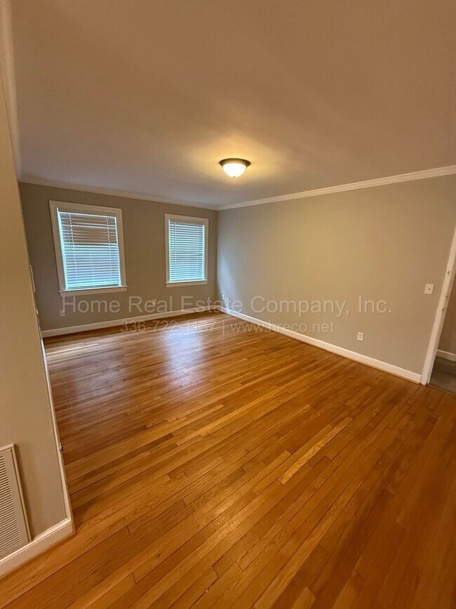 Building Photo - 807 W End Blvd