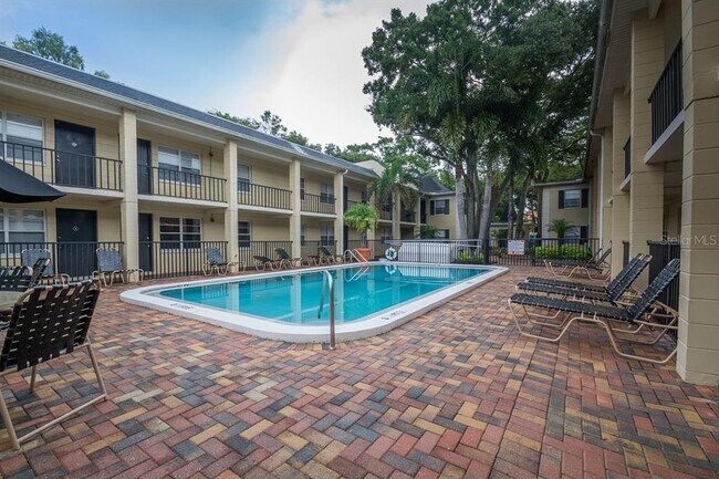 Building Photo - 5221 Bayshore Blvd