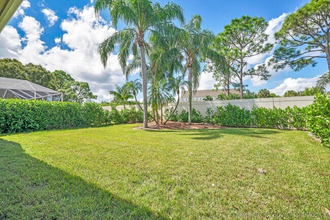 Building Photo - 176 NW Bentley Cir