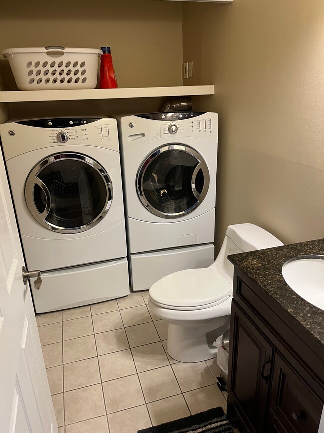 Building Photo - 1035 S Mammoth Rd