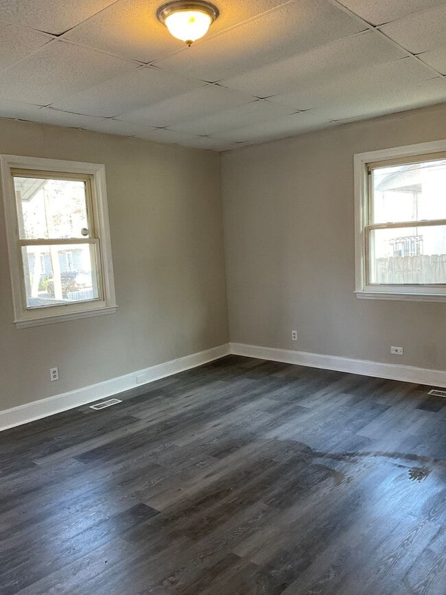 Building Photo - 4 Bedroom  Home in Gastonia - Hardwood Floors, Spacious Rooms!!!