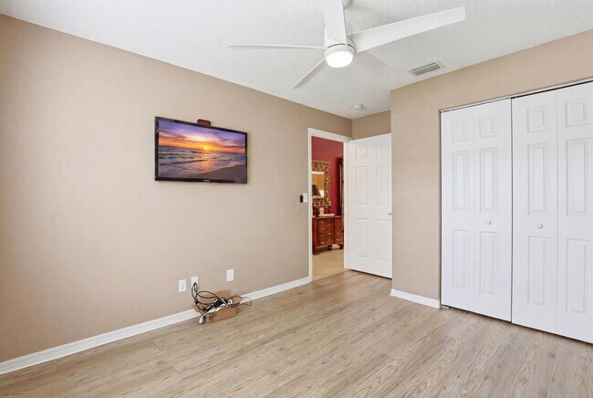 Building Photo - 9363 Bridgeport Dr