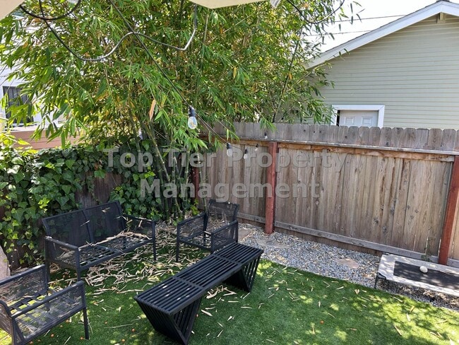 Building Photo - ***Charming 1 Bed / 1 Bath Cottage in Sout...