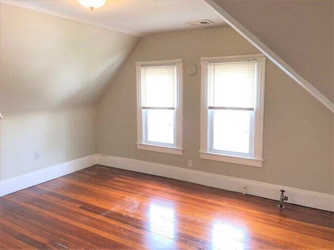 Building Photo - 17 Kenwood Terrace