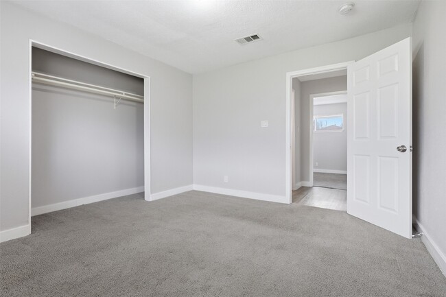 Building Photo - 7823 Glass St