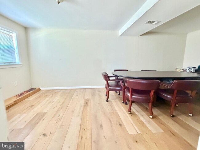 Building Photo - 13612 Lindendale Rd