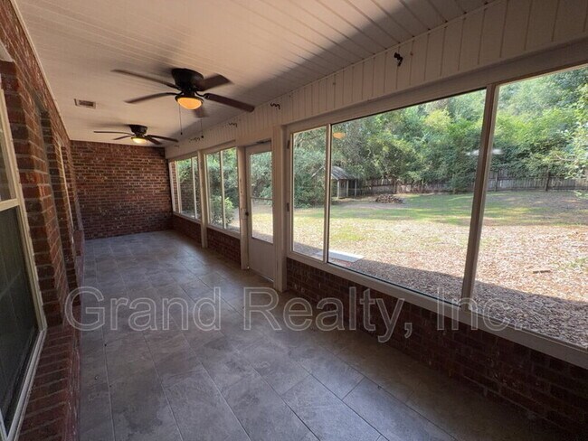 Building Photo - 6464 Outer Dr