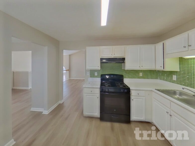 Building Photo - 165 Bridge Landing