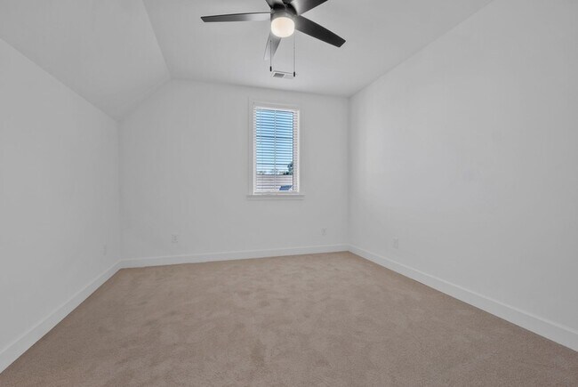 Building Photo - 118 Nickolas Cir