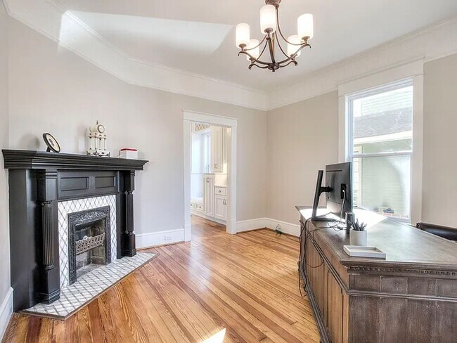 Building Photo - 3 Bedrooms, 2 Bathrooms - Home close to Do...