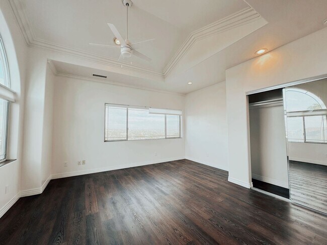 Building Photo - Multi-Generational 5-Bedroom, 4 Bath Home ...