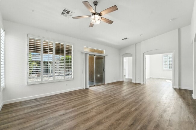 Building Photo - Fully Remodeled 2BR + Den in Trilogy at Po...